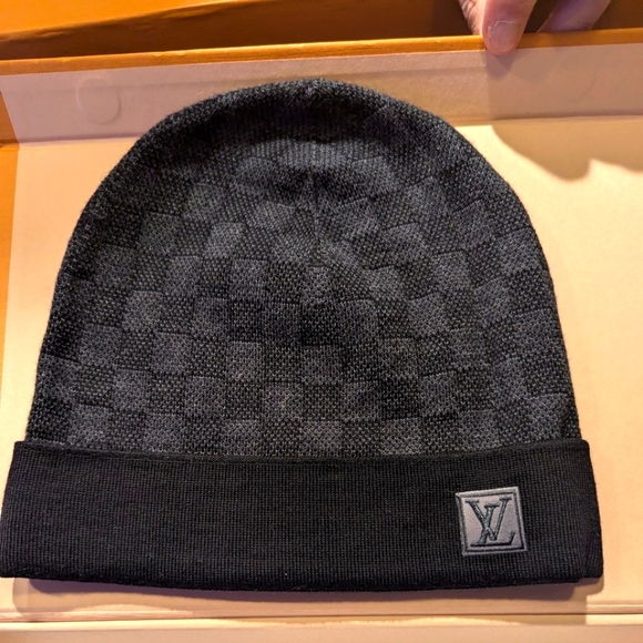 AUTHENTIC Louis Vuitton Black Checkered Beanie NIB - Picture 1 of 3